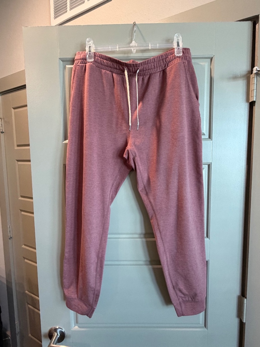 Vuori Performance Jogger (Large)